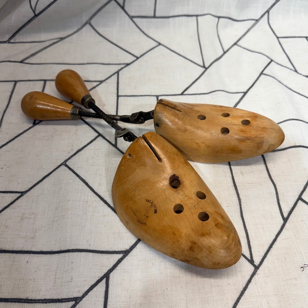 Walk-Over Shoe Trees Size 10 B Brown Vintage Wood Adjustable‎ Metal Screw Pair